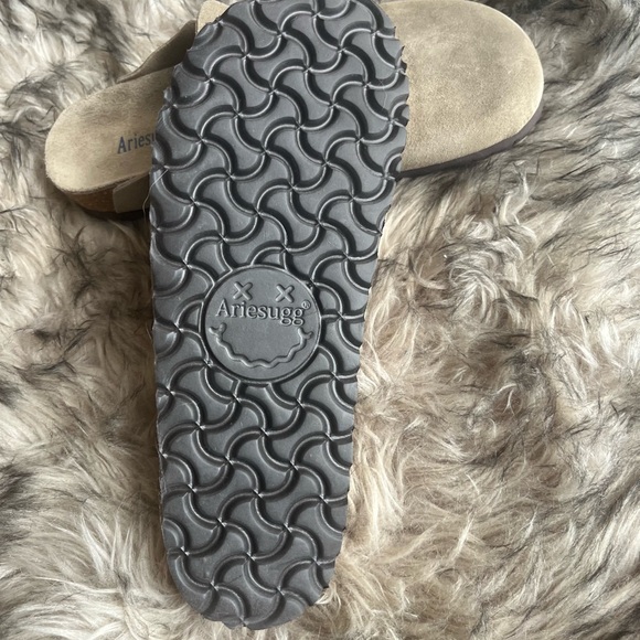 Ariesugg by Ugg Tan Suede Mules - Picture 9 of 12